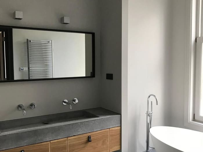 Luxe badkamer met geometrisch tegelwerk, Amsterdam