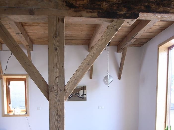 Originele houten balkenconstructie