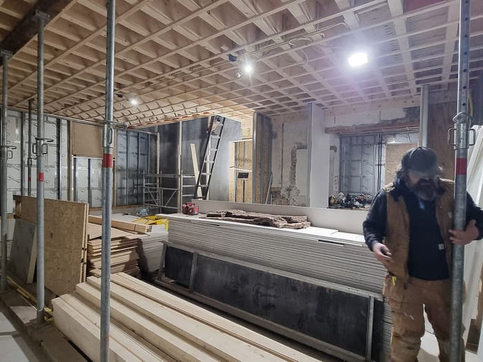 Aan het werk in de werkplaats