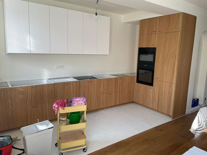 Plaatsen keuken, vloer, stucwerk