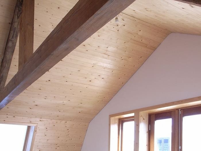 Zolder met balkenconstructie